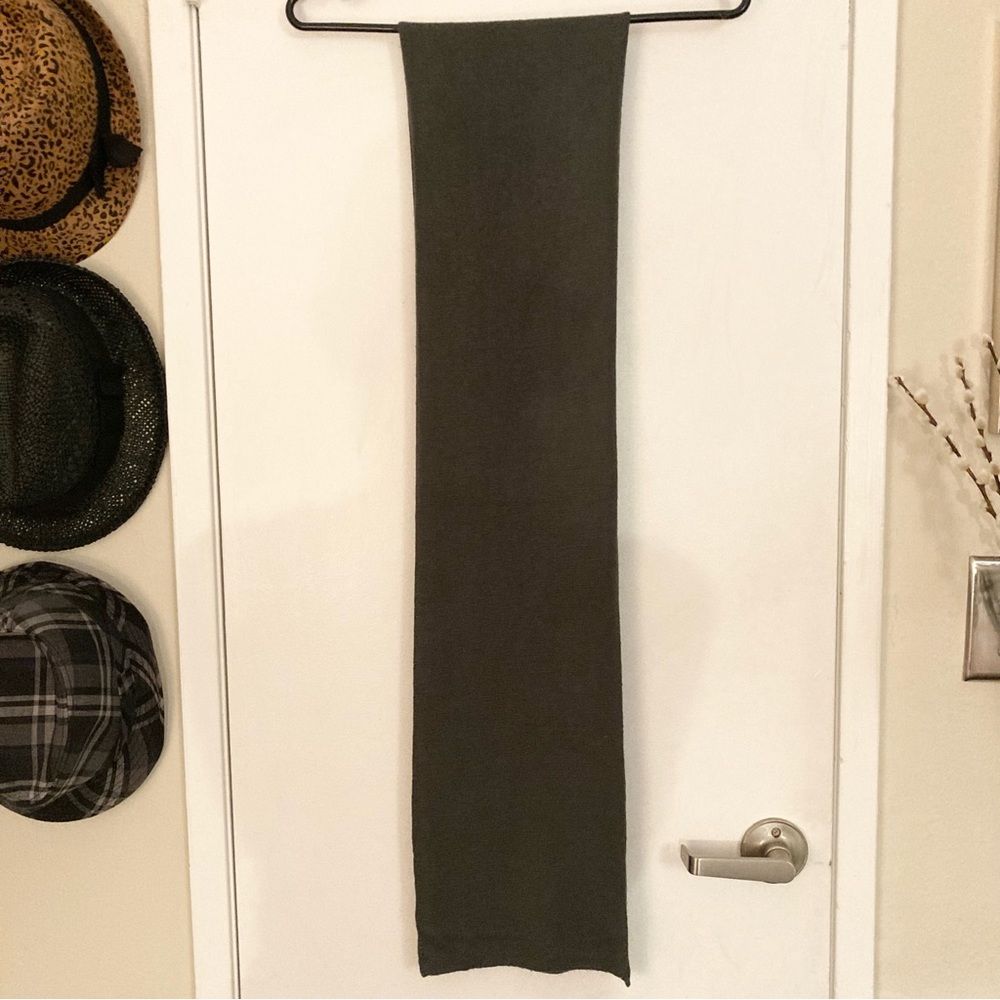 GAP DARK GRAY WOOL SCARF